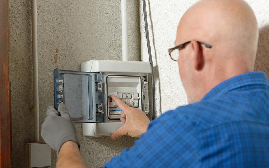 je recherche un électricien Saint-Ouen